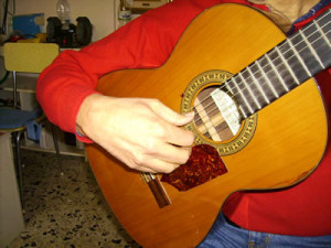 Postura della mano destra nella chitarra: l'arpeggio